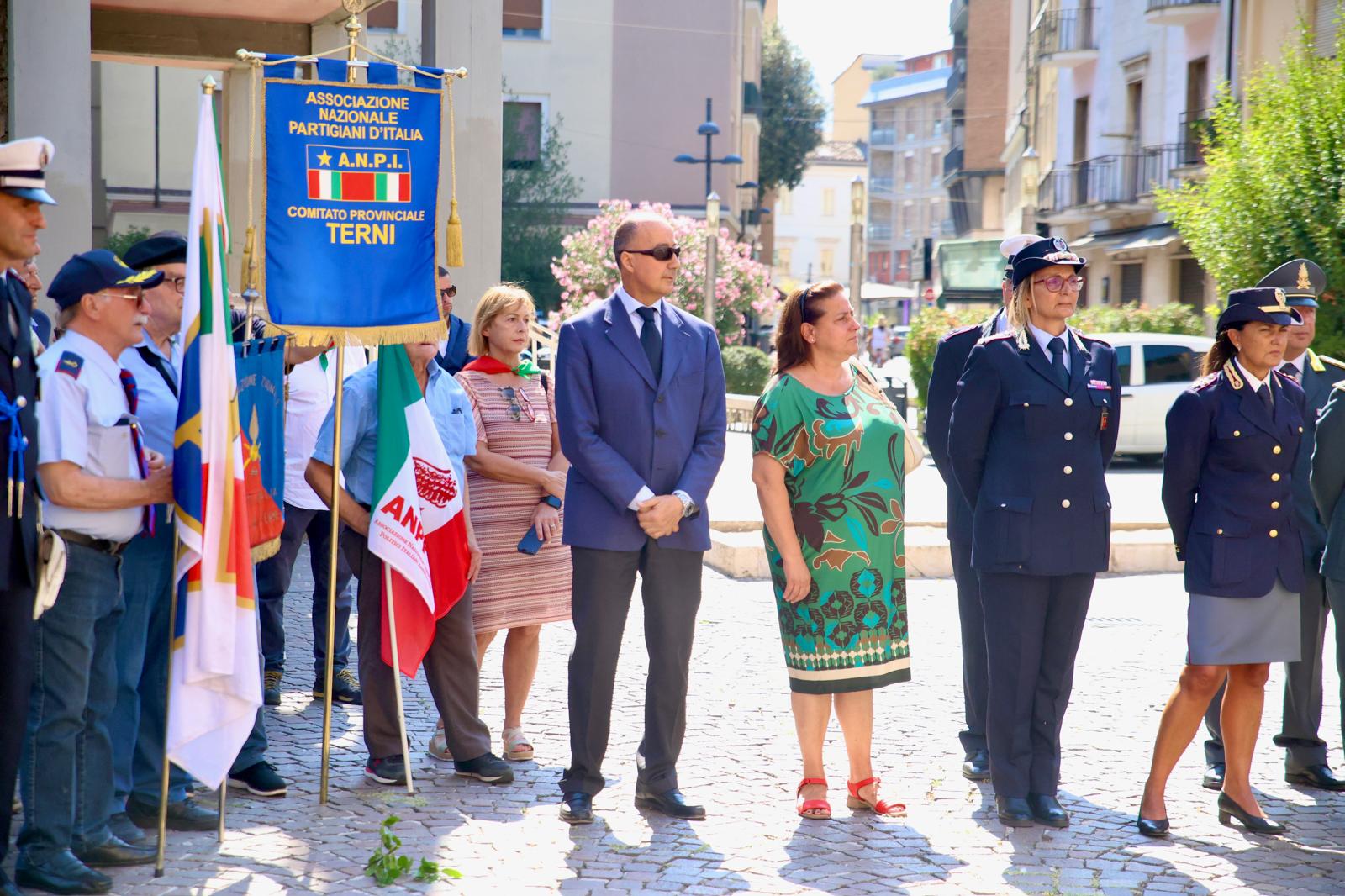 immagine notizia (PTN) Terni, primo bombardamento del ’43, il Capo di Gabinetto Federighi alla commemorazione: “guerra fallimento estremo della politica, torti e ragioni tacciano di fronte alle vittime”
